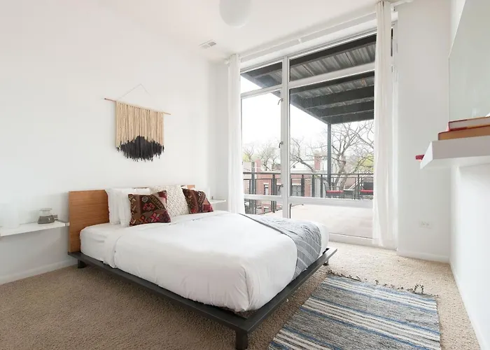 Sonder Lincoln Park Aparthotel 3*