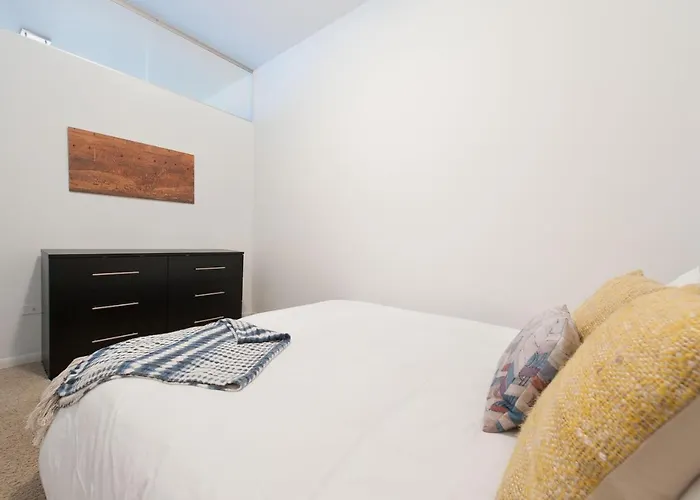 Sonder Lincoln Park Aparthotel