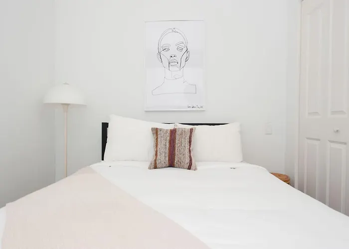 Sonder Lincoln Park Aparthotel Chicago